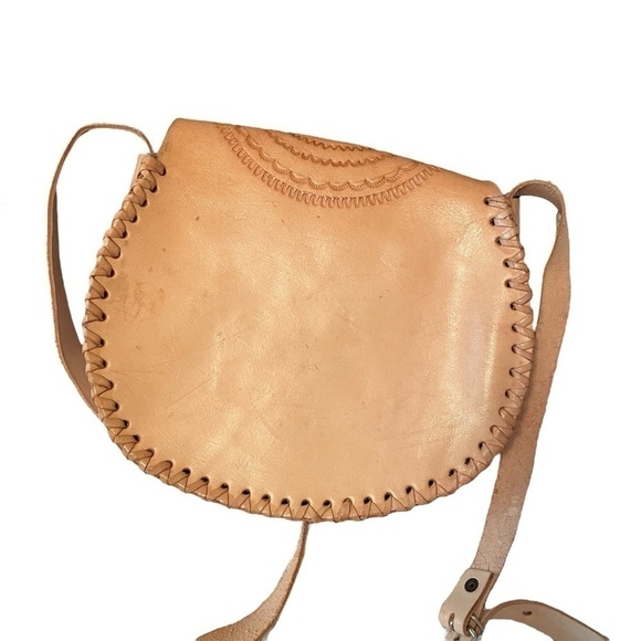 Leather Mexican Tooled CrossBody Purse- Adjustable Strap-No pockets-Stunning - Picture 3 of 7